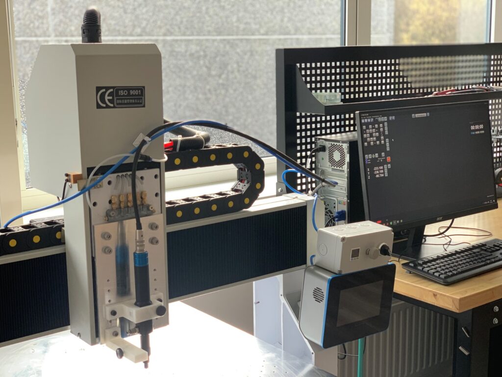 Automatische dispensingmachine voor precisiewerk in de semiconductor-industrie – MWP Works
