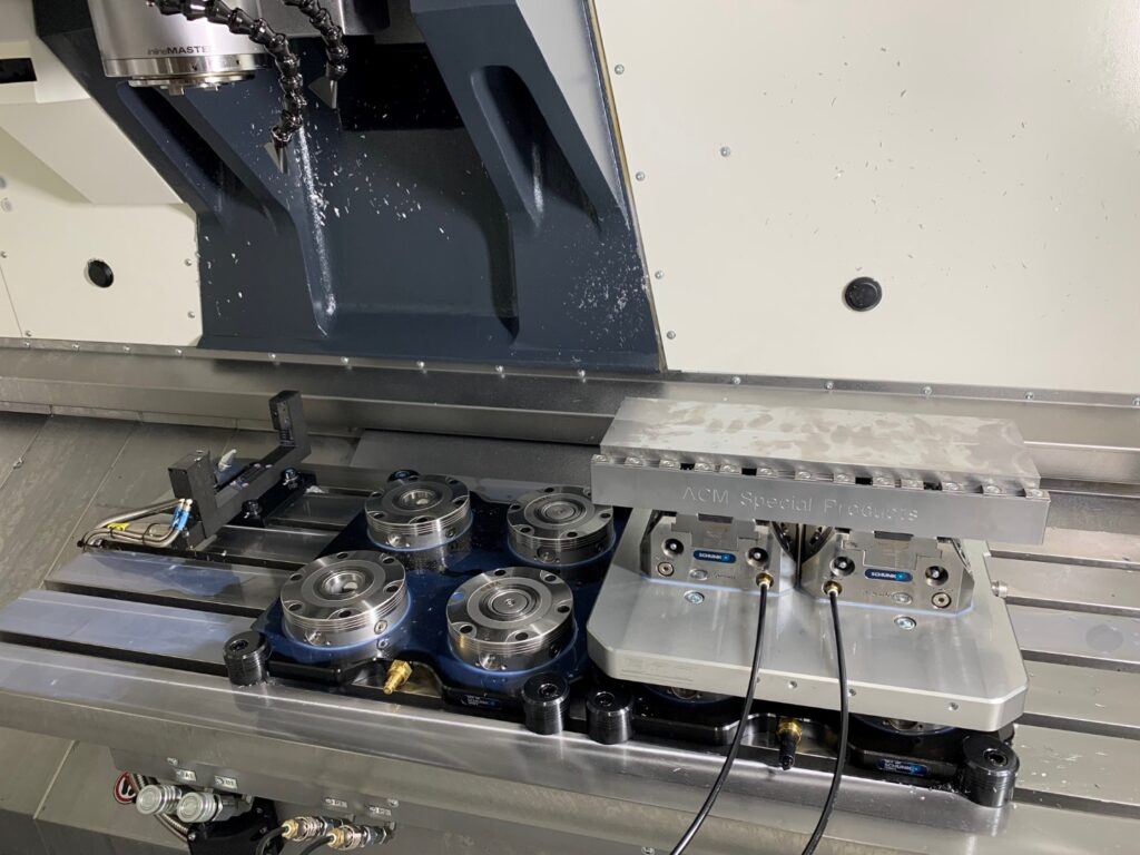 CNC-opstelling met SCHUNK spanklauwen, nulpuntspansysteem en maatwerk opspanplaat van ACM Special Products