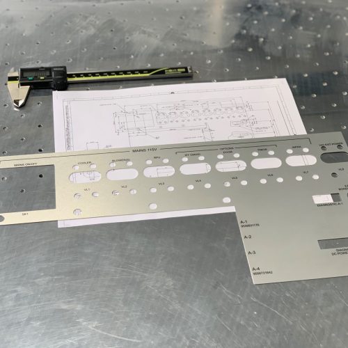 Technisch bedieningspaneel met maatvoering voor hightech assemblages – MWP Works